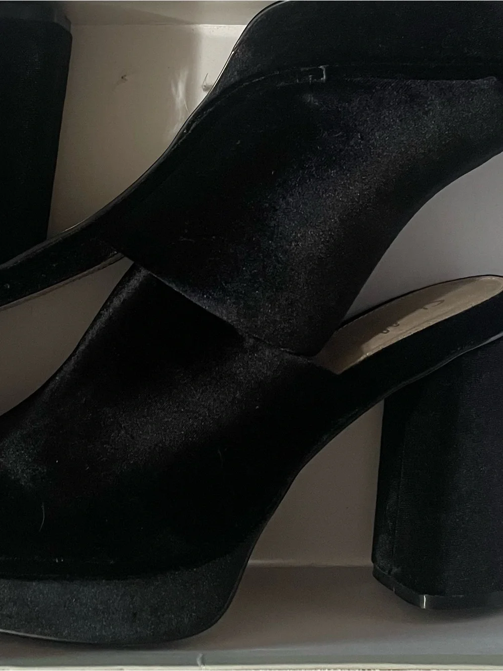 Shellys London gorgeous black